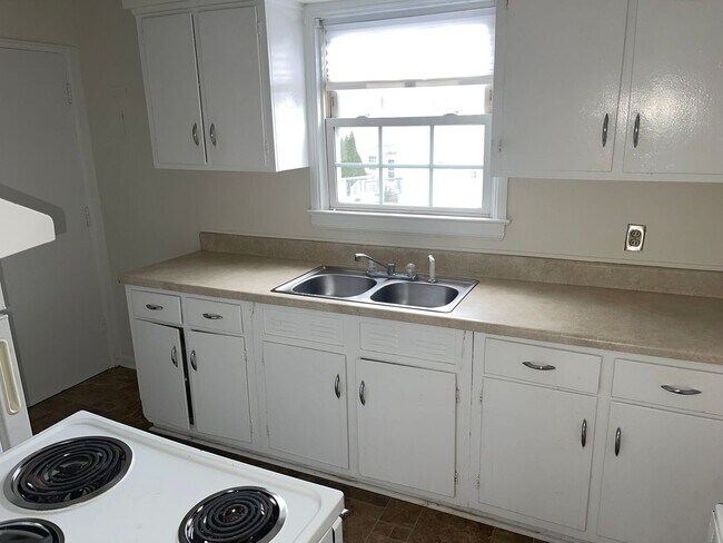 Foto del edificio - Cute 2 Bedroom Condo in Selwyn Village!