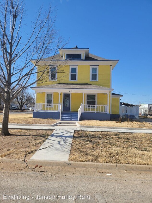 4 br, 2.5 bath House 802 W Oak House Rental in Enid, OK