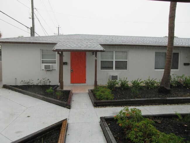 Building Photo - 1415 N J St