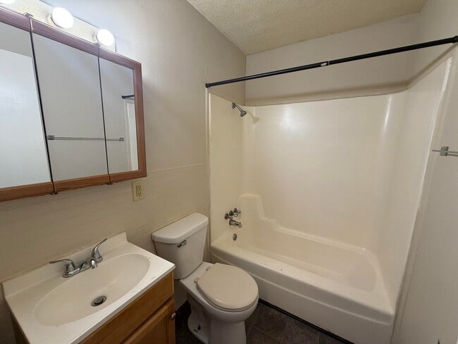 Foto del edificio - 1016 Camaro-