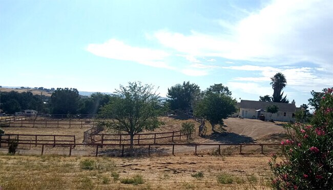 Foto del edificio - 7180 Breslin Ln