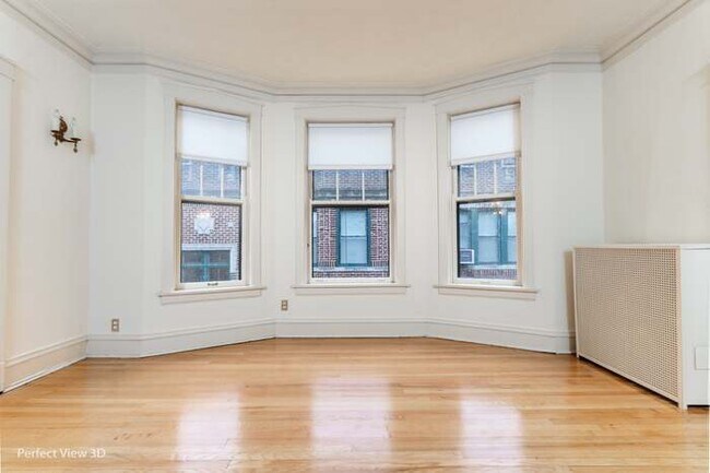 Building Photo - 5460 S Kimbark Ave