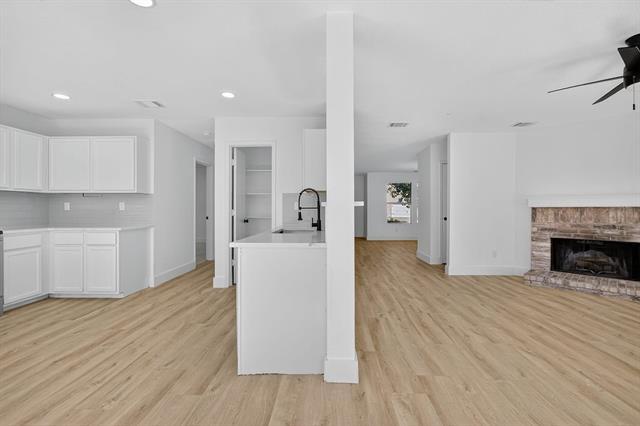 Foto del edificio - 4241 Meadowknoll Dr