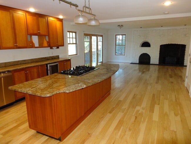 Foto del edificio - 101 Longwood Rd