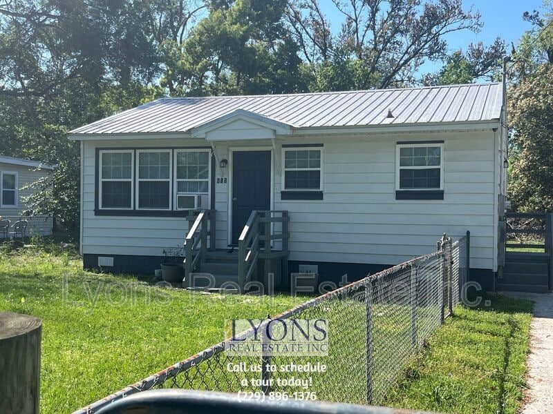 Foto principal - 615 E Brookwood Dr