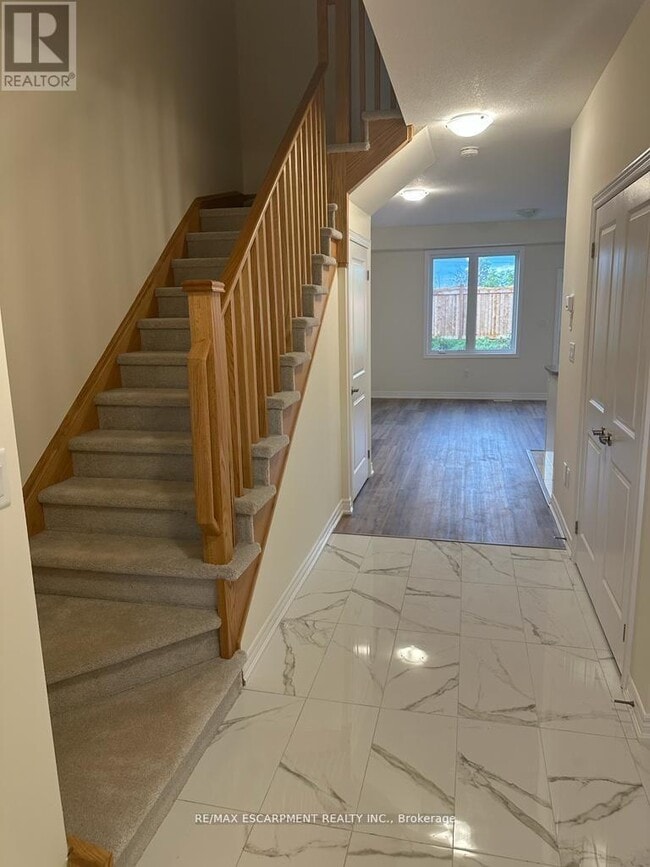 Building Photo - 105 Pinot Cres