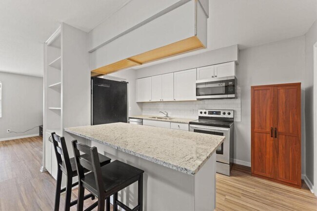 Foto del edificio - 7739 Pinnacle Dr