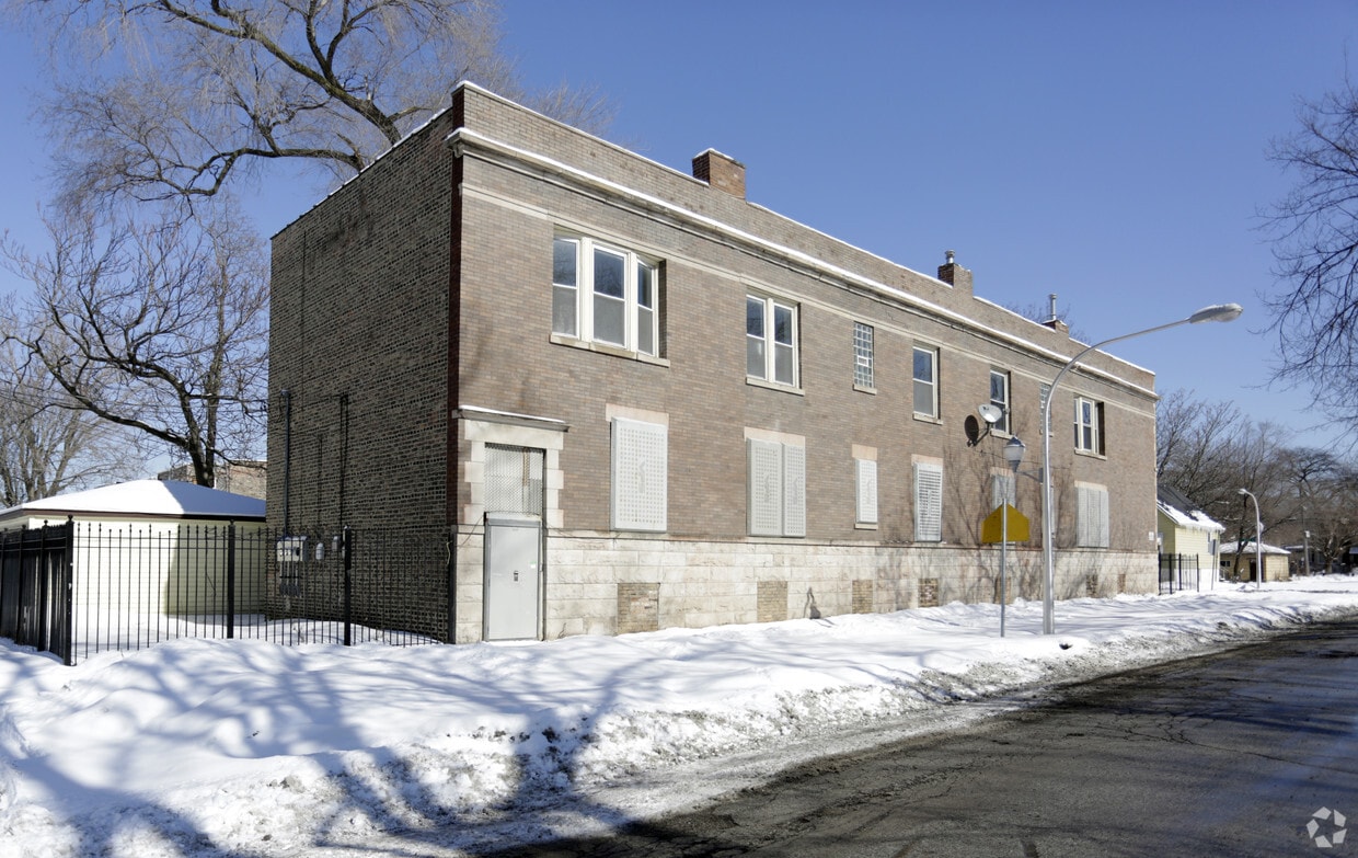 Building Photo - 5758 S May St