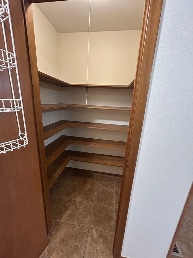 Building Photo - 3 Bedroom 2 Bath Ranch Style Home in Forest Park