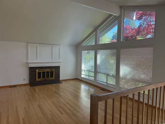 Building Photo - 3 Bedroom 2.5 Bath