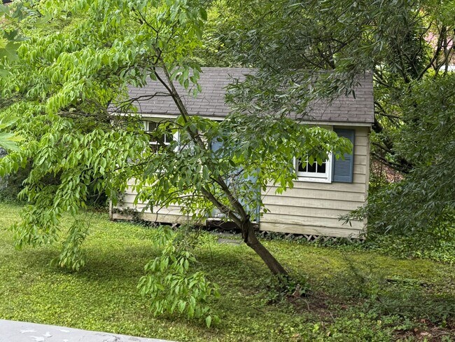 Foto del edificio - Adorable Recently Renovated 3 Bed 1.5 Bath...