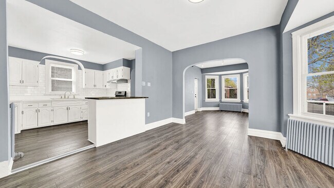 Building Photo - 6001 S Kilbourn Ave
