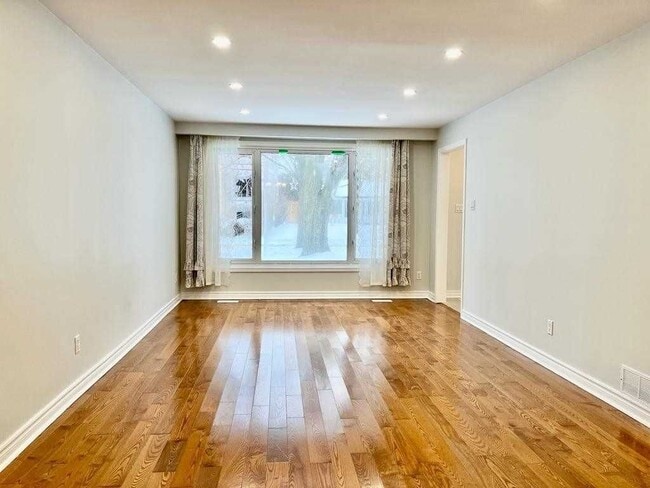 Building Photo - 35 Drysdale Crescent