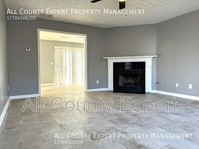 Building Photo - 3232 Sentinel Cir