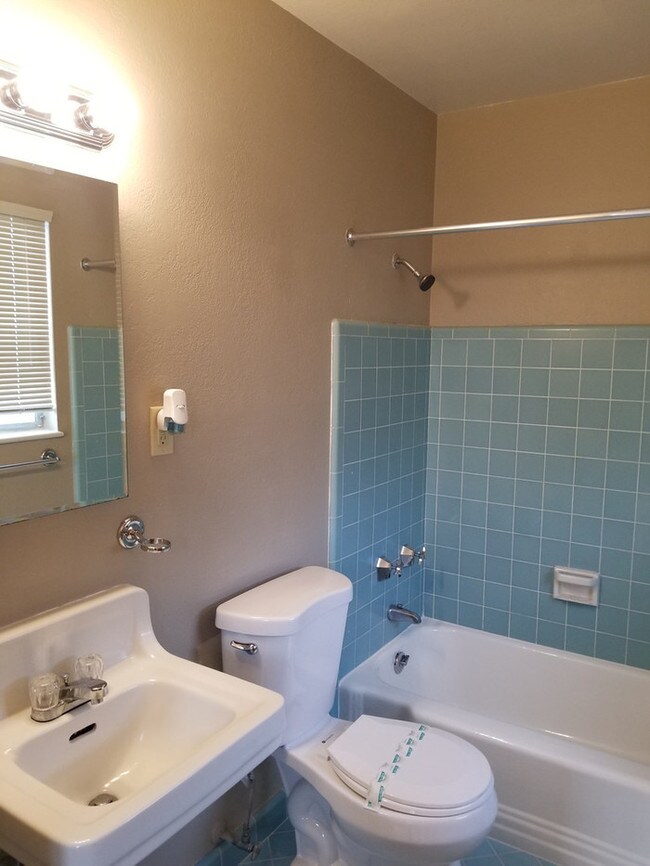 Building Photo - 5492 Carlson Dr
