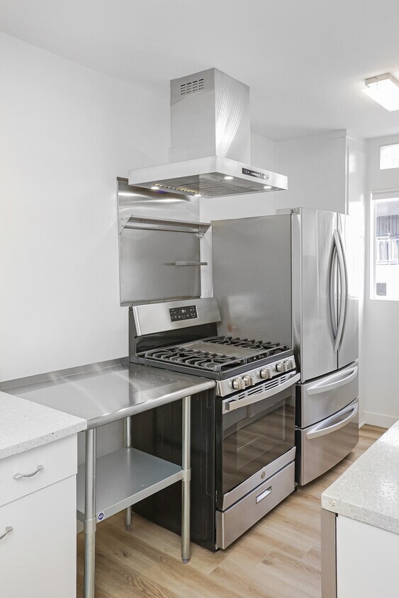 Foto principal - 951 N Curson Ave