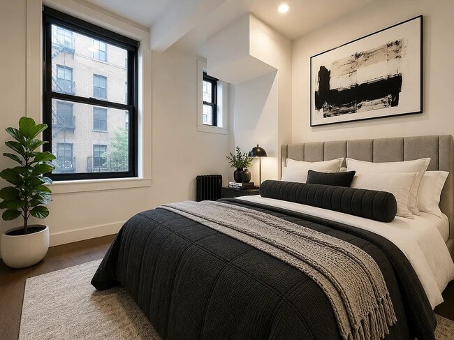 Building Photo - 406 W 39th St