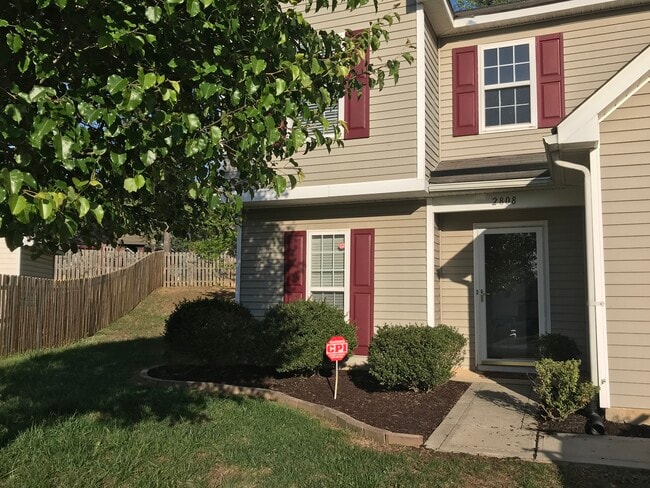ENTRYWAY - 2808 Cougar Hill Ct