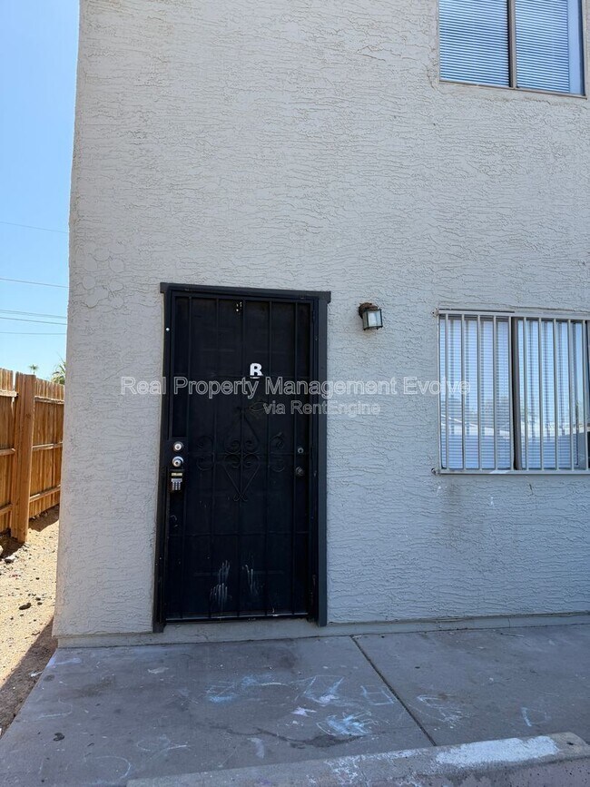 Foto del edificio - 8821 N 2nd St