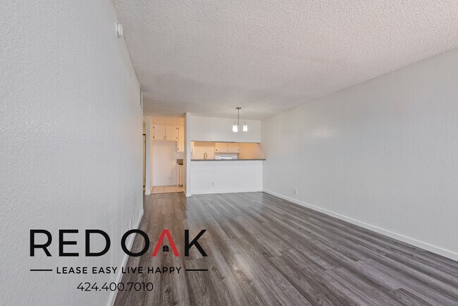 Foto del edificio - Stunning Two Bedroom with Central Air, Pri...