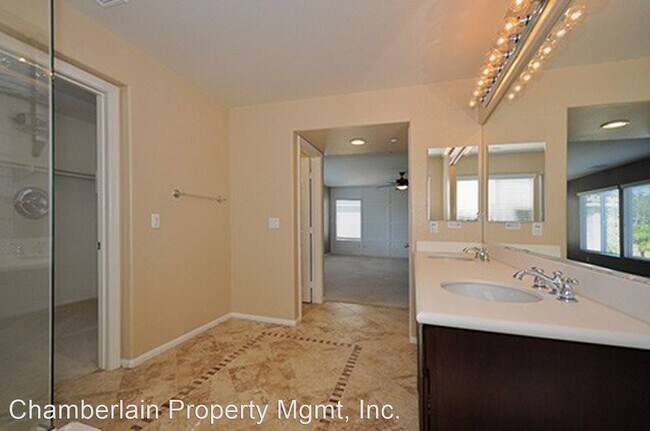 Building Photo - 4 br, 2.5 bath House - 1071 Woodcrest Lane