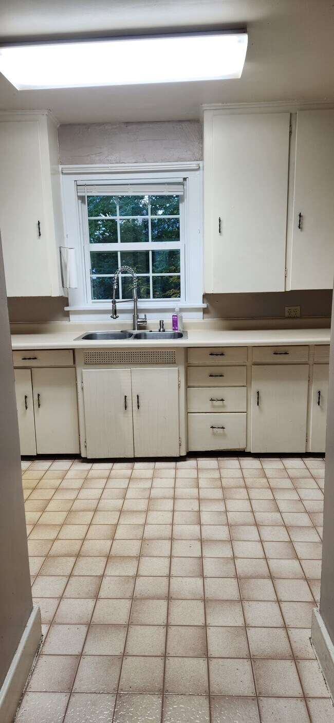 Kitchen - 2101 Ellis St