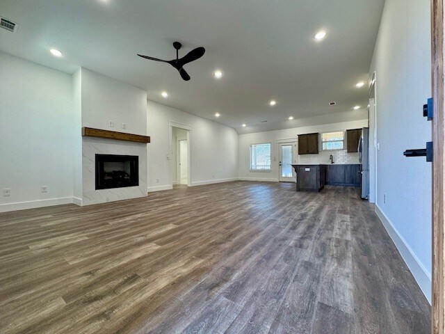 Foto del edificio - 12 Beneraird Ln