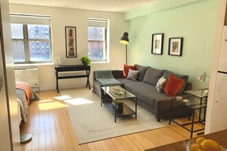 Building Photo - 516 W 47th St