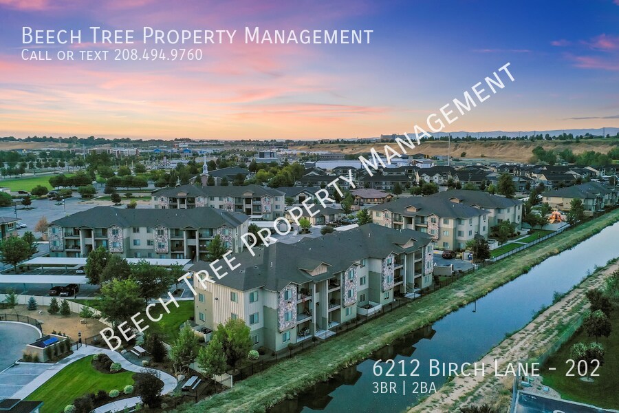 Foto principal - Three bedroom Two Bath Available soon!