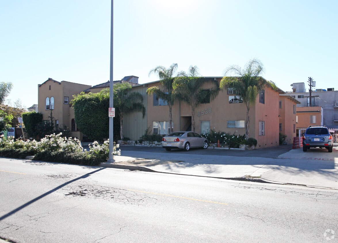 Primary Photo - 6538 W Fountain Ave