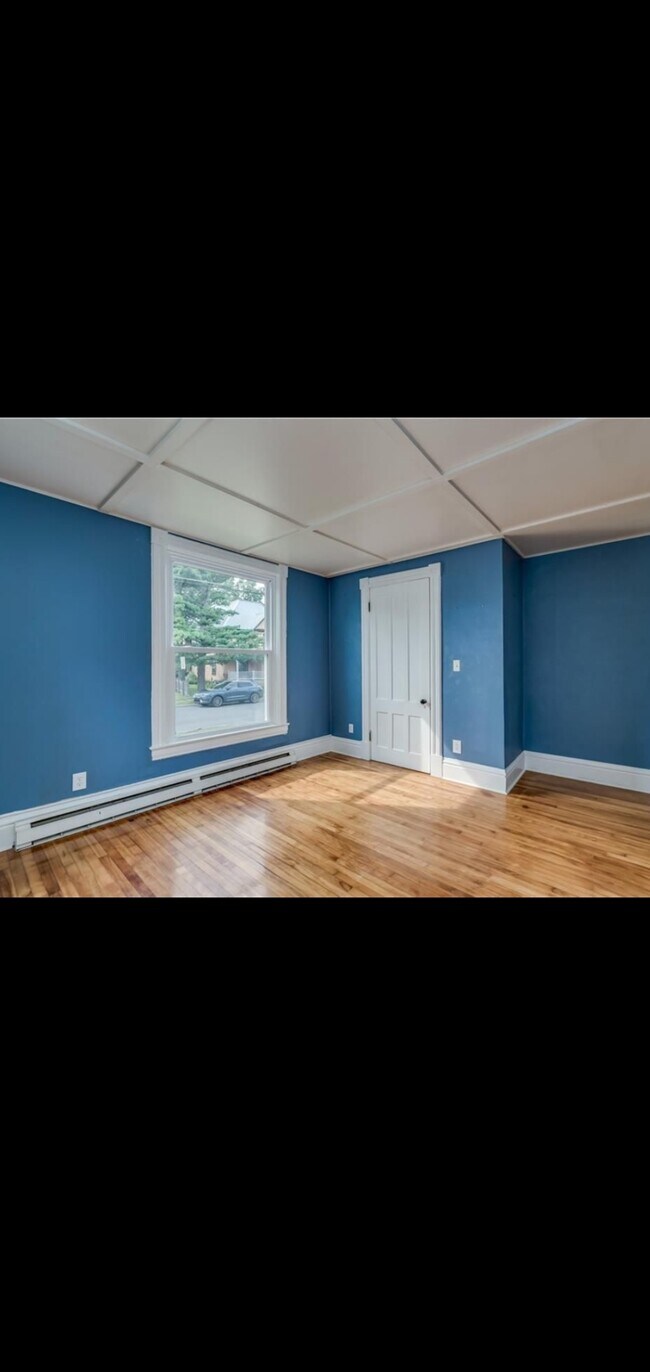Building Photo - 221 S Hamilton St