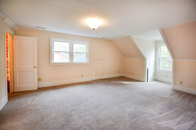 Foto del edificio - 10 Riverdale Dr