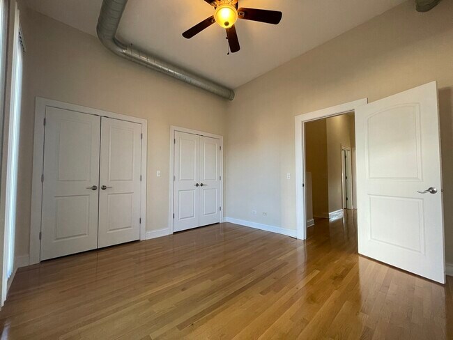 Foto del edificio - 2778 N Milwaukee Ave