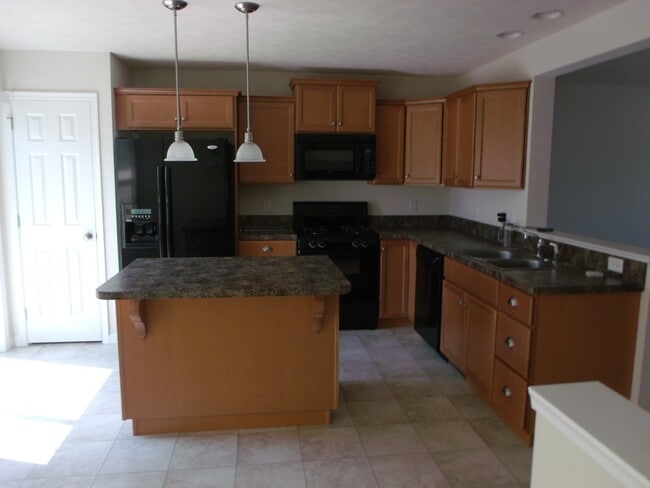 Building Photo - Very nice 3 bedroom townhome in Pleasant Gap available mid- December!