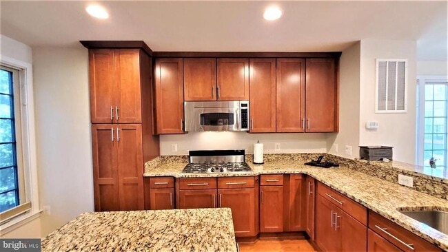 Building Photo - 9700 Cedar Farm Cir