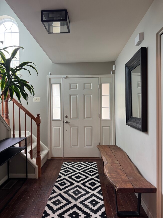 FOYER - 1537 Abigail Ln