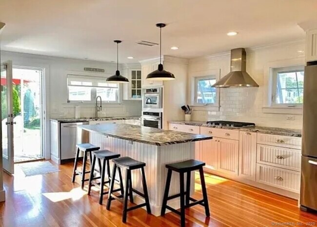 Foto del edificio - 5 Knollwood Dr