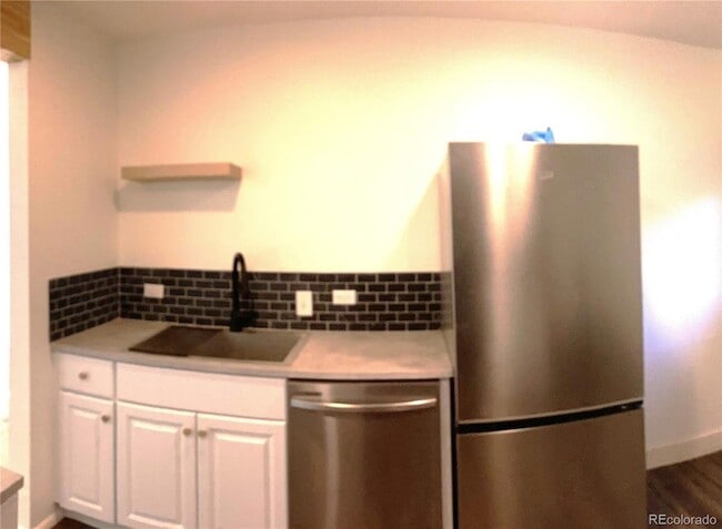 Building Photo - 2463 S Corona St