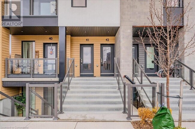 Building Photo - 261 Woodbine Ave