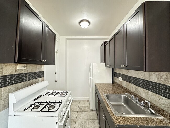 Foto del edificio - 1415 W Estes Ave