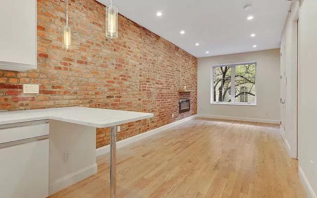 Foto principal - 2 bedroom in New York NY 10036