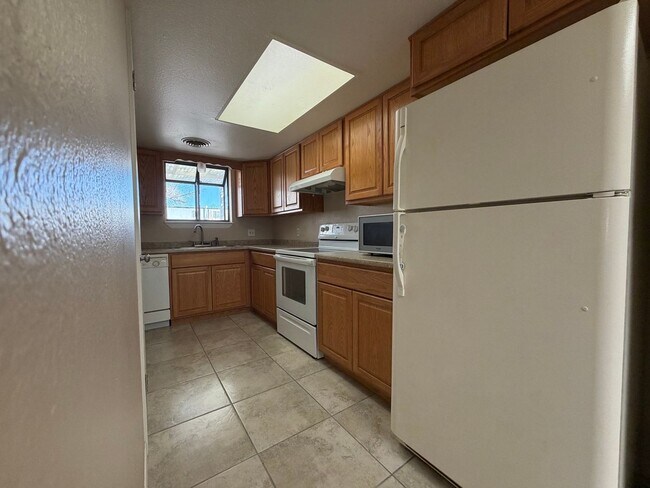 Building Photo - 1014 Plaza Del Sol