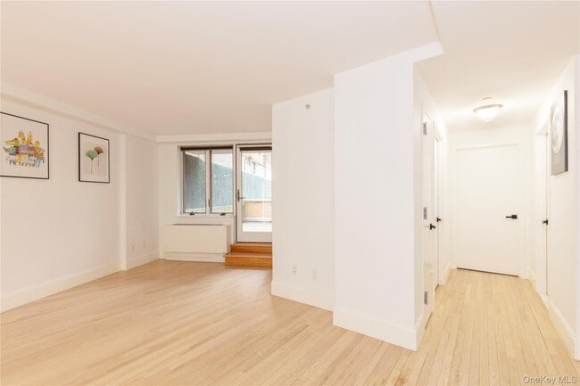 Building Photo - 116-11 Curzon Rd