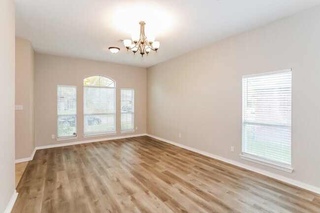 Foto del edificio - 1228 Lake Haven Dr