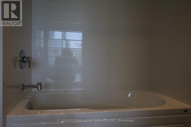 Building Photo - 199 Richmond St W