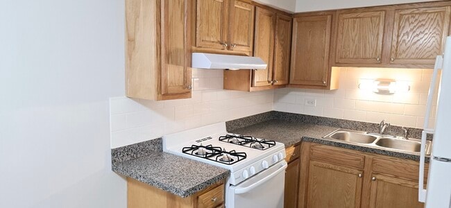 Building Photo - 318 W Naperville Rd