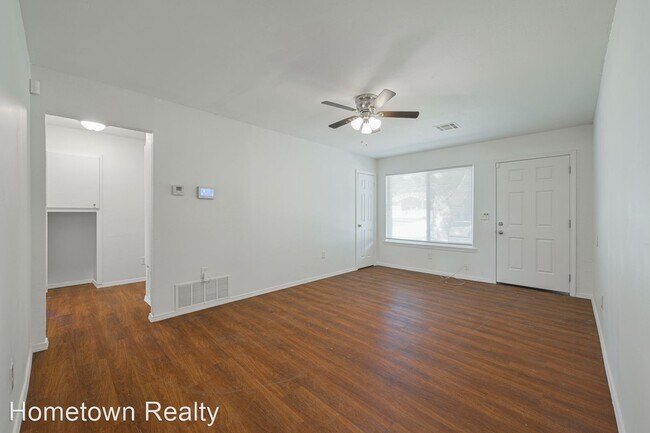 Foto del edificio - 5 br, 1.5 bath House - 1508 McGregor Dr