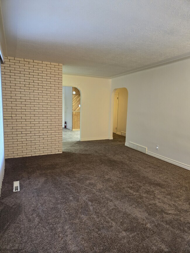 Building Photo - 232 Frontenac Dr