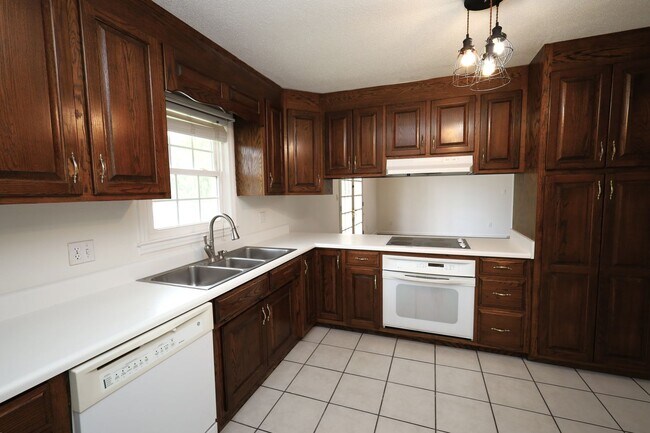 Foto del edificio - 910 Maplewood Dr