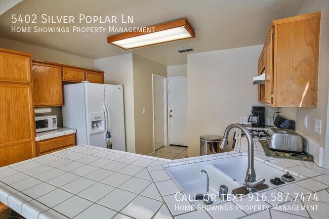 Foto del edificio - 5402 Silver Poplar Ln